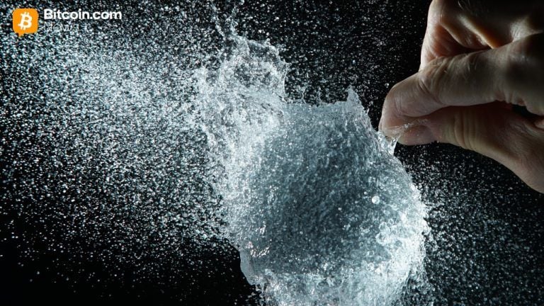 Billionaire Ray Dalio Issues Dire Bubble Warning as Wealth Gaps and Fiscal Strain Deepen